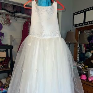 White fancy dress tulle flowers sparkles flower girl or dress up